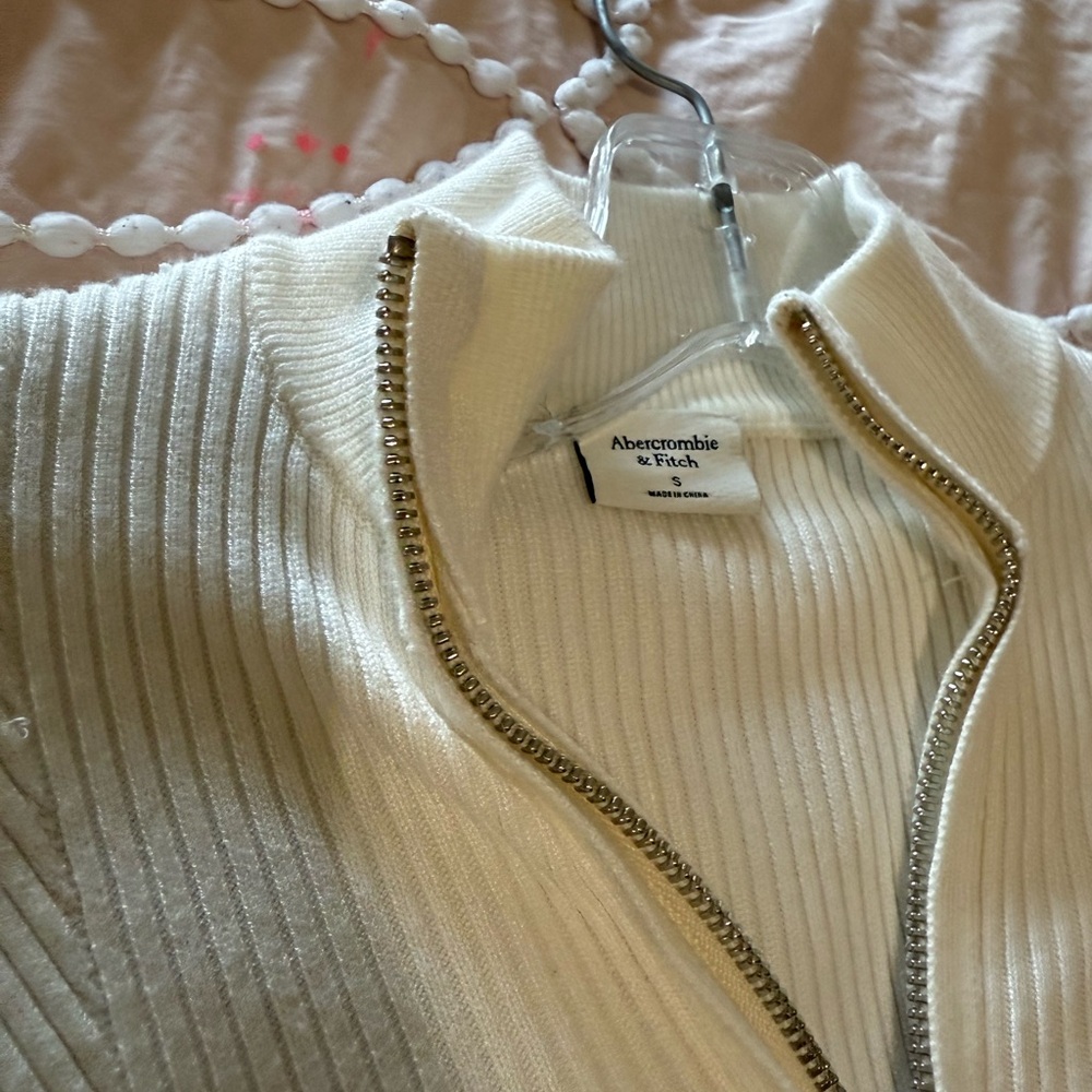 Abercrombie & Fitch White Ribbed Cardigan with Zipper